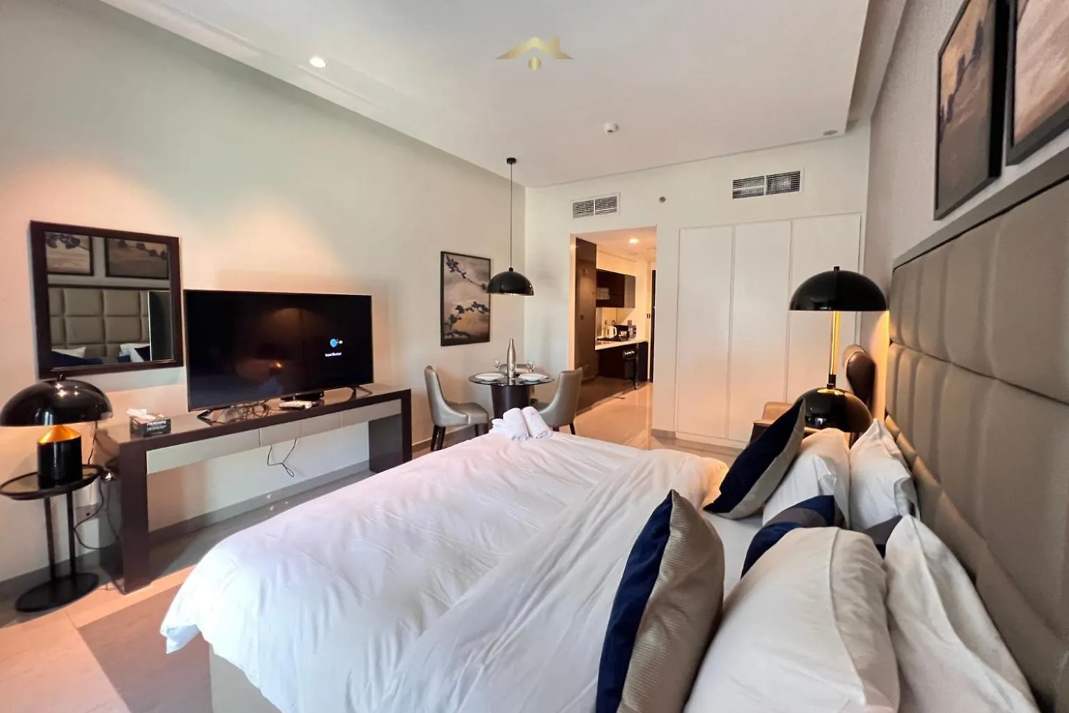 Apartment Modern Studio Living In Majestine ,Businessbay Dubai