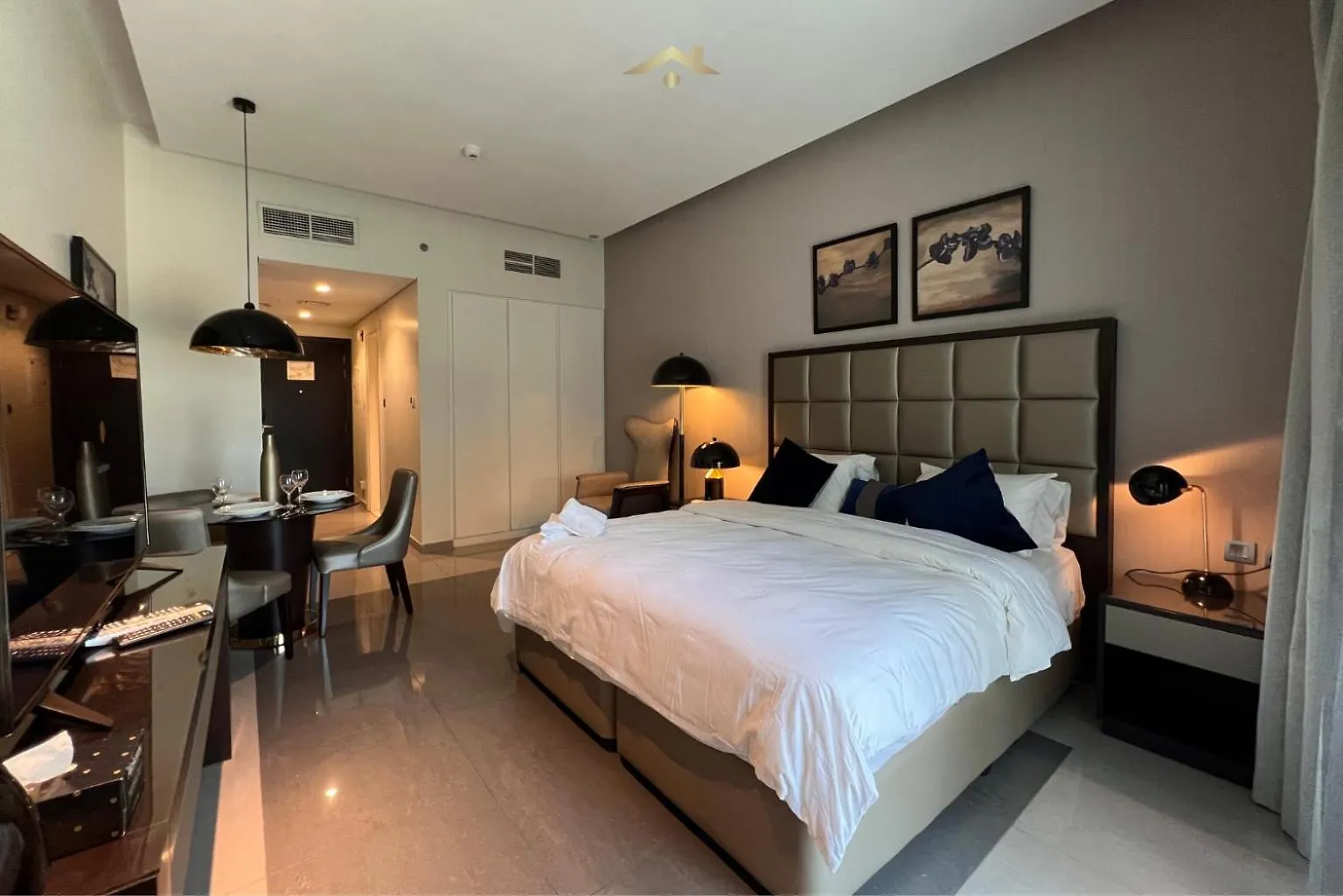 Modern Studio Living In Majestine ,Businessbay Dubai Apartment