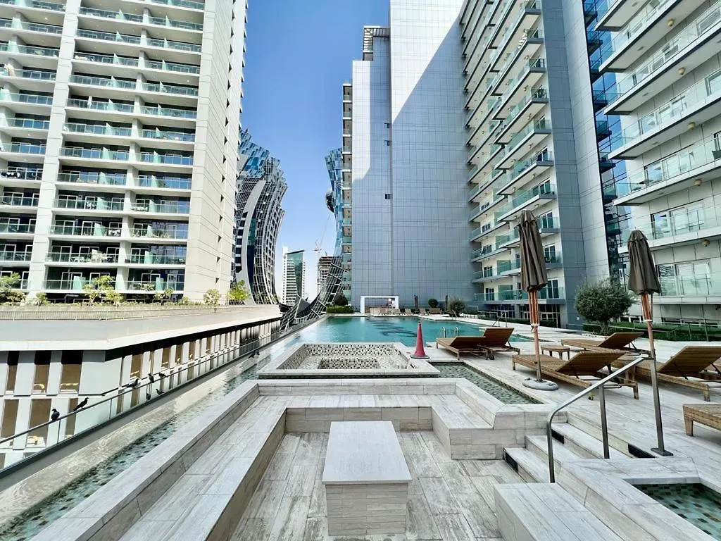 Modern Studio Living In Majestine ,Businessbay Dubai Apartment